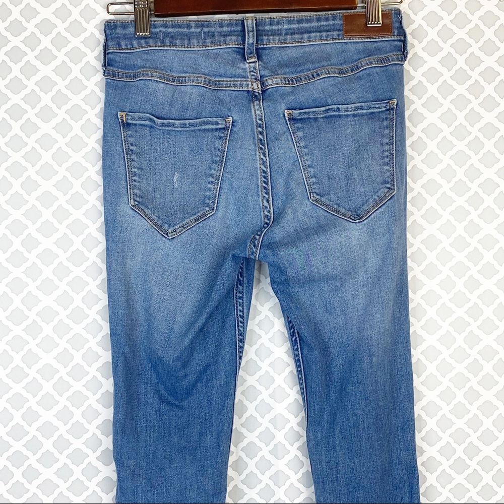 EUC Hollister Distressed High Rise Skinny Jeans - Picture 5 of 10